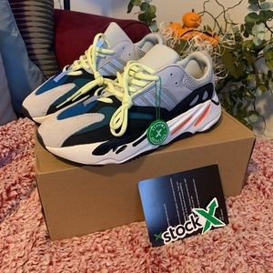 Yeezy 700 wave runners 🌊